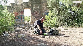 Couple Fucks In An Abandoned Courtyard - CumDateMe