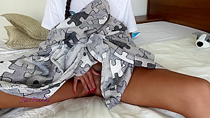 Cute Babe Masturbates Her Pussy