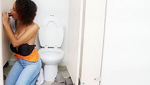 Cute teen 18+ Loves Glory Holes