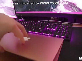 D Oit, Nikki S And Nikki Sexx - Busty Milf Fucks Laptop Repair Guy