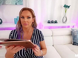 D Oit, Nikki S And Nikki Sexx - Busty Milf Fucks Laptop Repair Guy