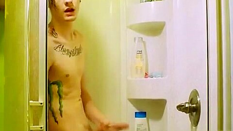 Daltronn Wank Fest in the shower