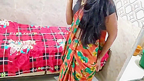 Desi Aunty And Desi Bhabhi In Pati Se Phone Pr Bat Karte Hue! Bhai Mujhe Jor Jor Se Chodo