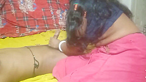 Desi Aunty Ne Gand Me Karwaya