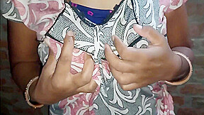Desi Bhabhi Adhi Rat Ko Mehman Se Karayi Apni Chudai