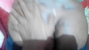 Desi Bhabhi Ko Malish Kar Rahe Hai Maje Se