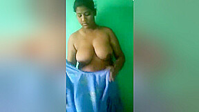Desi Girl Showing Her Big Boobs