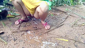 Desi Indian Bhabhi Outdoor Public Pissing Video Compilation