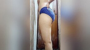 Desi Sex Stepsister Ko Nahate Hue Dekha Hota Indian