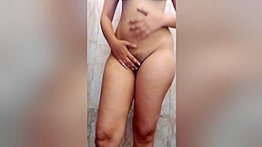 Desi Stepsister Ko Nangi Dekha Nahate Hue