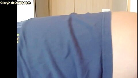 Dicksucking gloryhole DILF gives nice BJ in private home vid