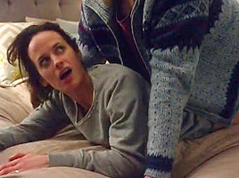 Elizabeth Reaser - Easy S01E01