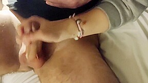 Elle Branle Deux Queues Dans Une Chambre Dhotel