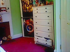 Espiada durante una semana mientras se cambia en su cuarto
