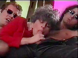 Eva Delage - Quand mamie se tape 2 gigolos
