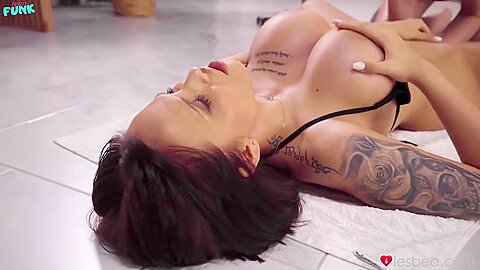 Eve Sweet & Jennifer Mendez - Big Tits Lesbian Faces