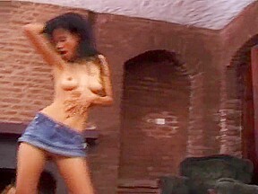 Exotic Zaina does a sexy dance - Latin-Hot