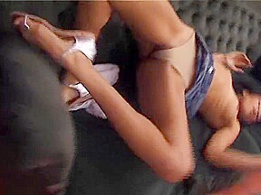 Exotic Zaina does a sexy dance - Latin-Hot