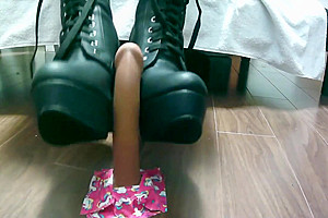 Femboi Mistress Kimmy Gives Foot Punishment And Cums Hands-free!