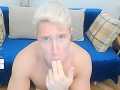 Finger-tutting With Christian Levine