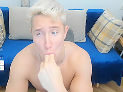 Finger-tutting With Christian Levine