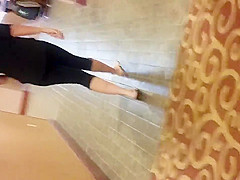 Fit MILF in black spandex walking(FACESHOT)