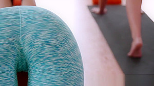 Fit blonde fucks coach in advanced class in the gym