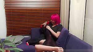 Foot rubbed real lesbo