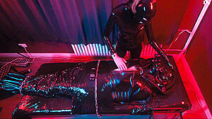 For The In Bodybag And Heavy Rubber Mask - Rubber Slave