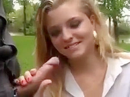 French slut enjoys action in the park