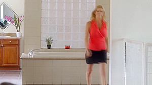 Fuck Man, This Squirting Milf Is Crazy!