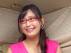 02G1322-Beautiful mature woman who is cunnilingus with electric massage machine and panting