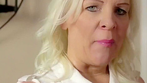 GIANTESS GROWTH - Veronica Vaughn Grows Larger When You Stroke Your Cock