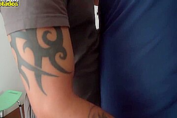 Gay Porn - O Corretor De Imoveis Me Fodeu Gostoso 6 Min