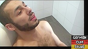 German stud barebacks gaydaddy in bathroom and gets facial