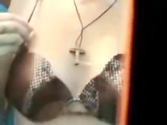 Girl changes her bikini bra and demonstrates nude tits