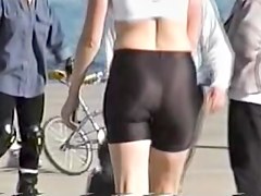 Girl has ridden the bicycle and showed the candid shorts ass 06zb