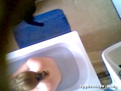 Girlfriend acquires filmed on masturbating in the bathtub