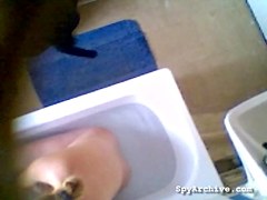 Girlfriend acquires filmed on masturbating in the bathtub