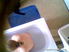 Girlfriend acquires filmed on masturbating in the bathtub