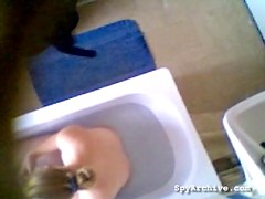 Girlfriend acquires filmed on masturbating in the bathtub