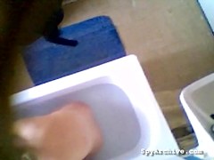 Girlfriend acquires filmed on masturbating in the bathtub