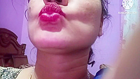 Give Sexy Lips Kisses To All Her Fans