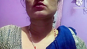 Give Sexy Lips Kisses To All Her Fans