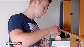 HARDKINKS com - FOOTSTOOL FLATMATE