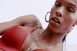 HD - Beauty Ebony Tranny Jerking Off