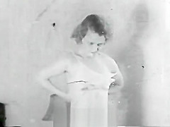 Horny Lesbian Loves Her Big Dildo (1920s Vintage)