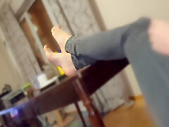 Hot Milf - Real Sex Tape: I Let His Small Cock Rub Against My Dirty Smelly Feet 9 Min