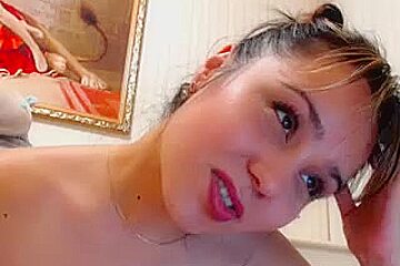 Hot Russian amateur masturbates on a webcam