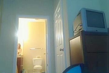Hot blonde wanking off on webcam